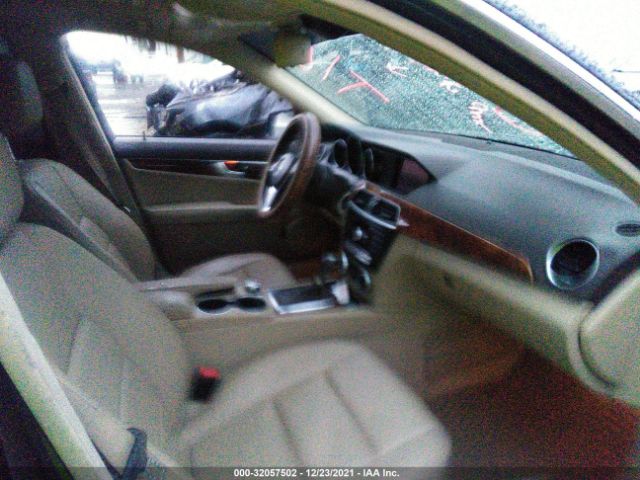 Photo 4 VIN: WDDGF4HB3CR219776 - MERCEDES-BENZ C-CLASS 