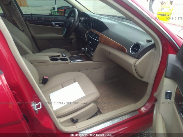 Photo 4 VIN: WDDGF4HB3CR221754 - MERCEDES-BENZ C-CLASS 