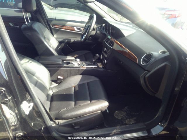 Photo 4 VIN: WDDGF4HB3CR221978 - MERCEDES-BENZ C-CLASS 