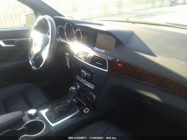 Photo 4 VIN: WDDGF4HB3DR263679 - MERCEDES-BENZ C-CLASS 