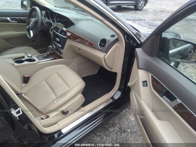 Photo 4 VIN: WDDGF4HB3DR268154 - MERCEDES-BENZ C-CLASS 