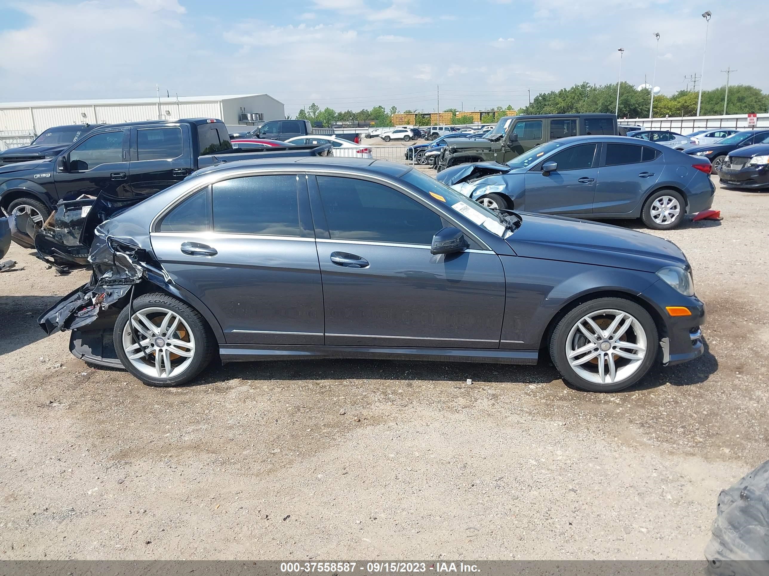 Photo 13 VIN: WDDGF4HB3EA958289 - MERCEDES-BENZ C-KLASSE 