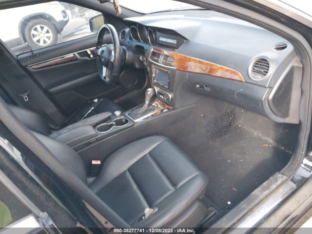 Photo 4 VIN: WDDGF4HB3EG220246 - MERCEDES-BENZ C-CLASS 