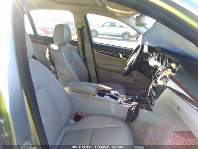 Photo 4 VIN: WDDGF4HB4CR210939 - MERCEDES-BENZ C-CLASS 