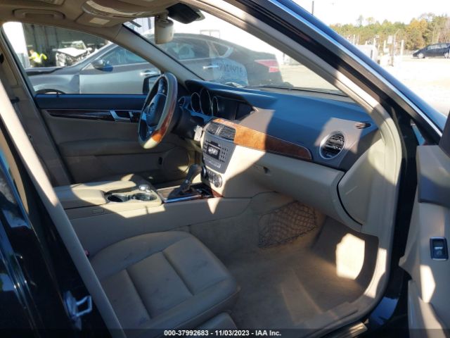 Photo 4 VIN: WDDGF4HB4CR218717 - MERCEDES-BENZ C 250 