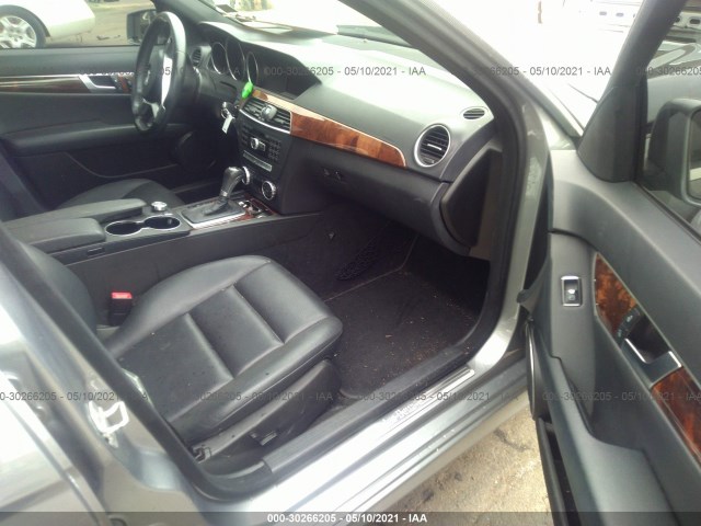 Photo 4 VIN: WDDGF4HB4CR219527 - MERCEDES-BENZ C-CLASS 