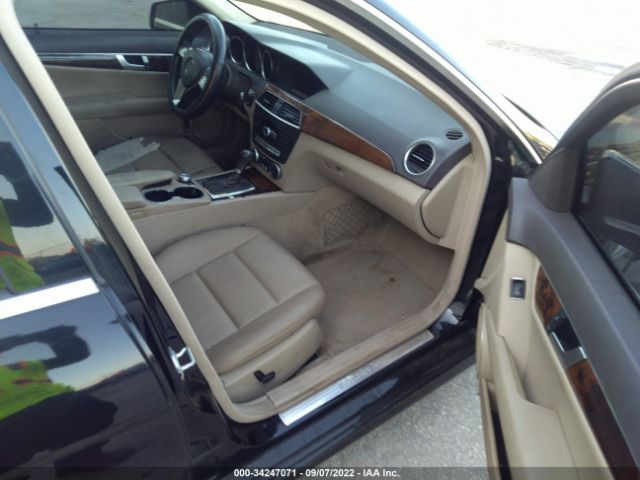 Photo 4 VIN: WDDGF4HB4CR231158 - MERCEDES-BENZ C-CLASS 