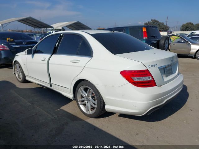 Photo 2 VIN: WDDGF4HB4CR237011 - MERCEDES-BENZ C 250 