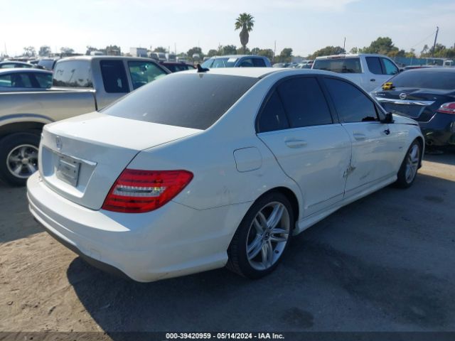 Photo 3 VIN: WDDGF4HB4CR237011 - MERCEDES-BENZ C 250 