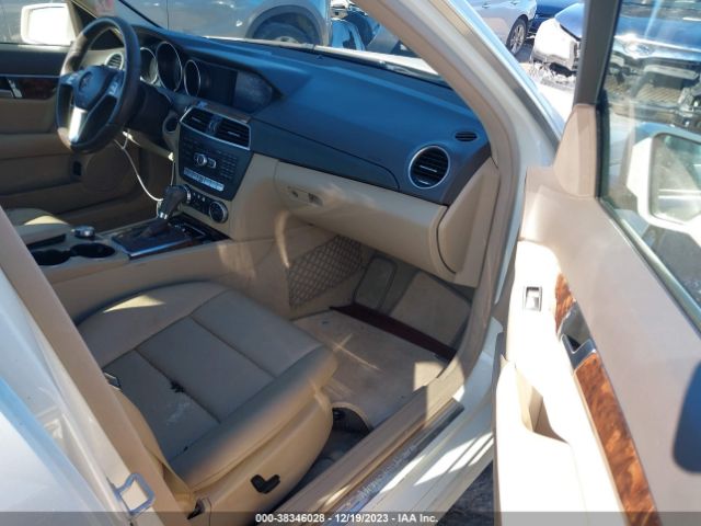 Photo 4 VIN: WDDGF4HB4CR238885 - MERCEDES-BENZ C 250 