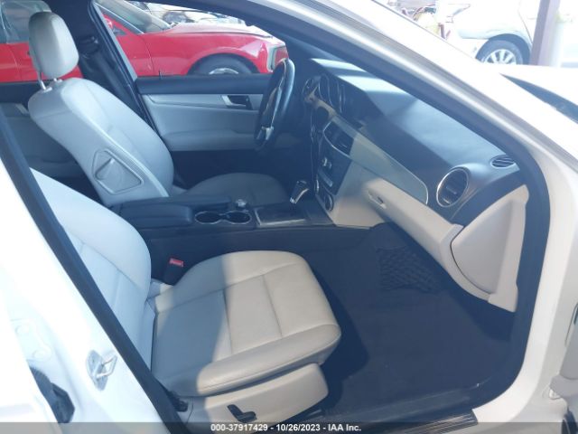 Photo 4 VIN: WDDGF4HB4DA769374 - MERCEDES-BENZ C-CLASS 