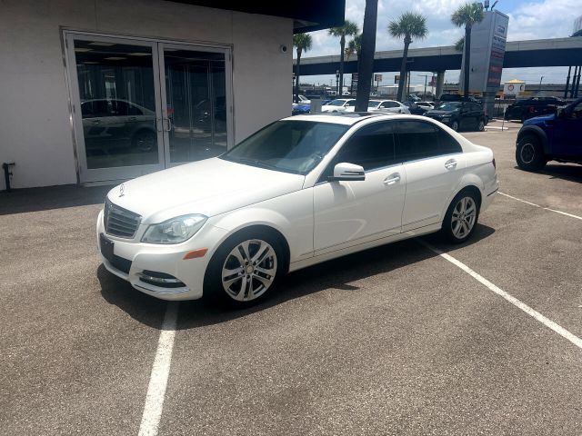 Photo 1 VIN: WDDGF4HB4DA777250 - MERCEDES-BENZ C-CLASS 