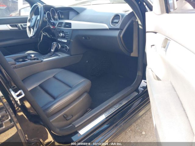 Photo 4 VIN: WDDGF4HB4DR250696 - MERCEDES-BENZ C 250 