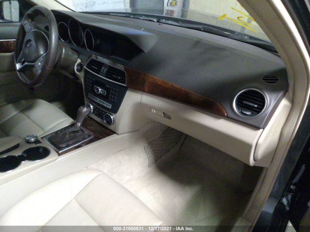 Photo 4 VIN: WDDGF4HB4DR252660 - MERCEDES-BENZ C-CLASS 