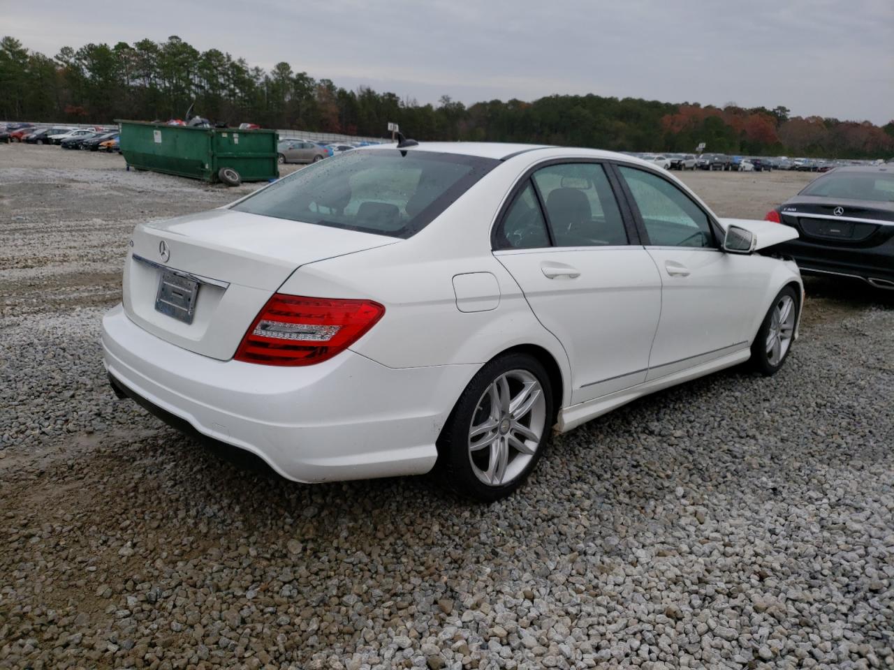 Photo 2 VIN: WDDGF4HB4DR253887 - MERCEDES-BENZ C-KLASSE 