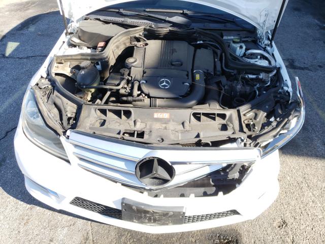 Photo 6 VIN: WDDGF4HB4DR254926 - MERCEDES-BENZ C 250 