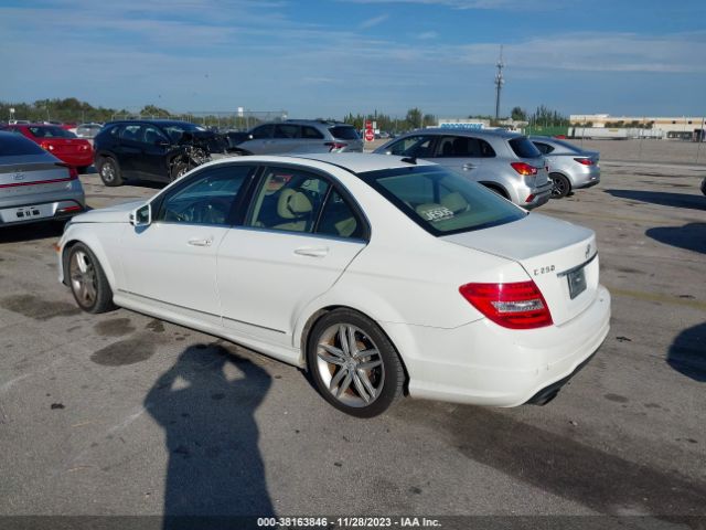 Photo 2 VIN: WDDGF4HB4DR260242 - MERCEDES-BENZ C 250 