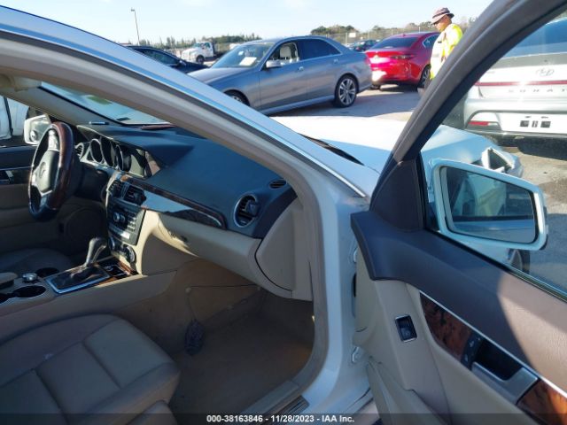 Photo 4 VIN: WDDGF4HB4DR260242 - MERCEDES-BENZ C 250 