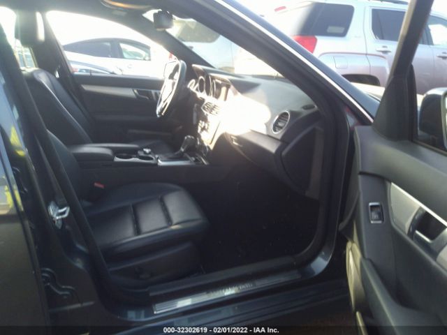 Photo 4 VIN: WDDGF4HB4DR267658 - MERCEDES-BENZ C-CLASS 