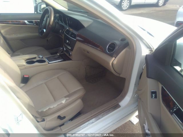 Photo 4 VIN: WDDGF4HB4DR272102 - MERCEDES-BENZ C-CLASS 