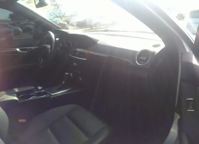 Photo 4 VIN: WDDGF4HB4DR301453 - MERCEDES-BENZ C-CLASS 