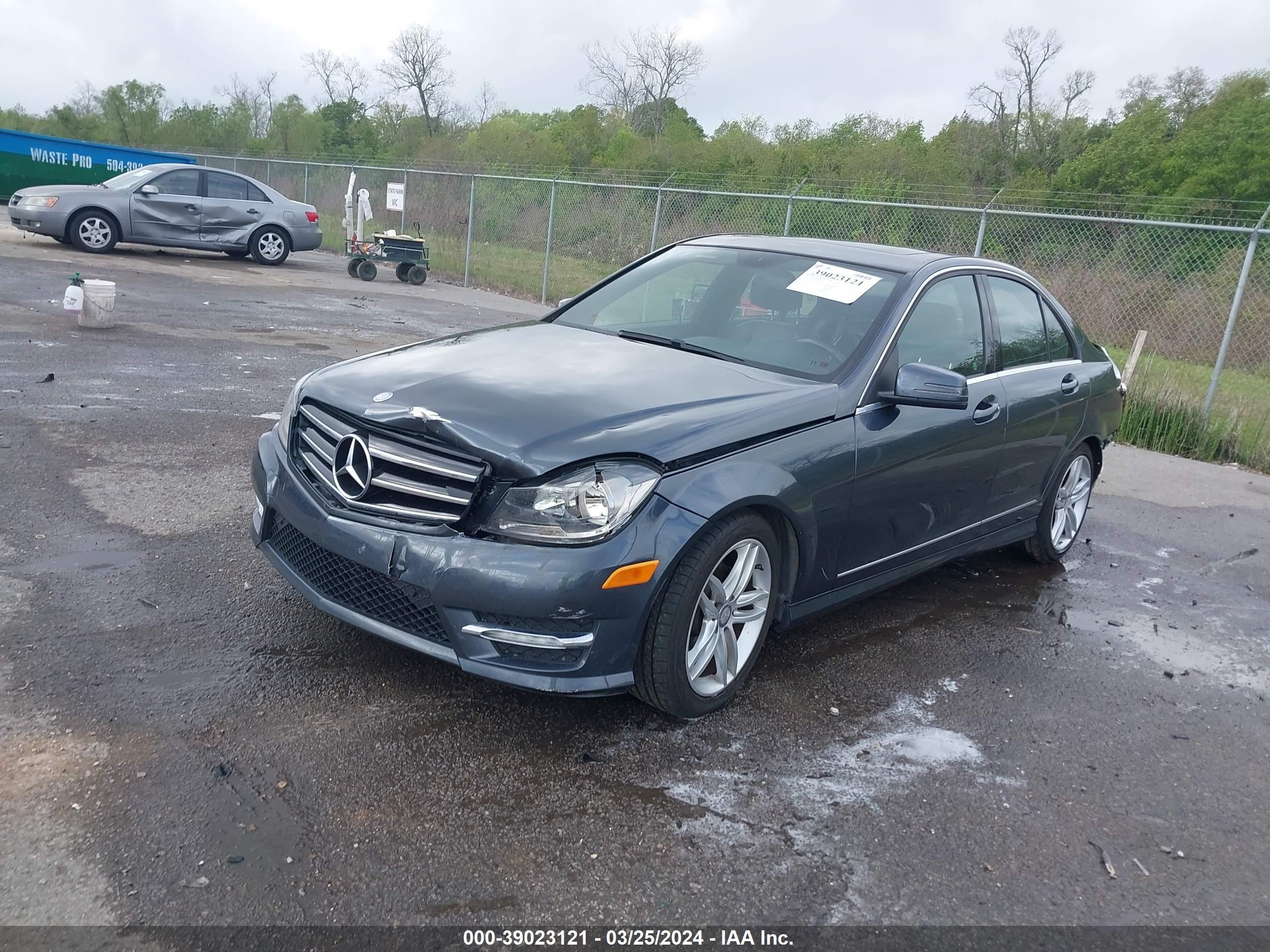 Photo 1 VIN: WDDGF4HB4EA942568 - MERCEDES-BENZ NULL 