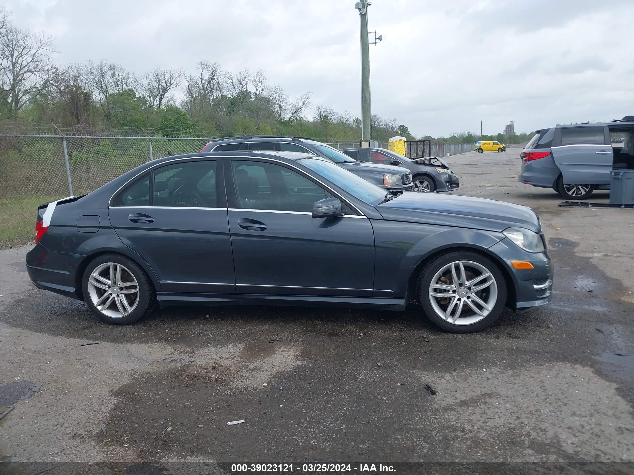 Photo 12 VIN: WDDGF4HB4EA942568 - MERCEDES-BENZ NULL 