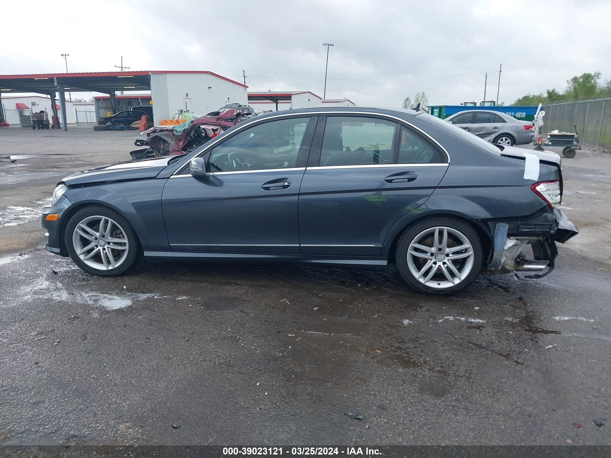 Photo 13 VIN: WDDGF4HB4EA942568 - MERCEDES-BENZ NULL 