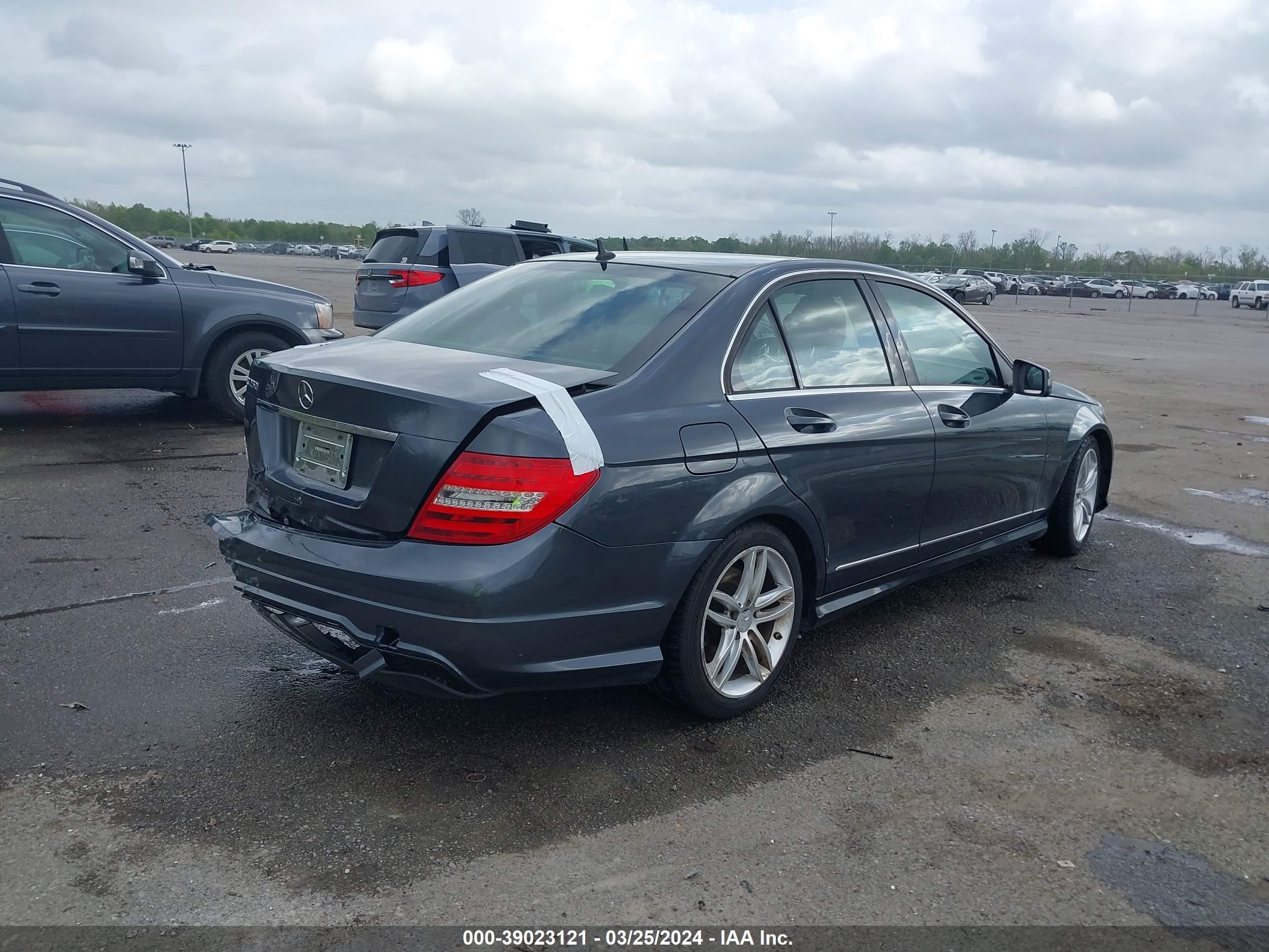 Photo 3 VIN: WDDGF4HB4EA942568 - MERCEDES-BENZ NULL 