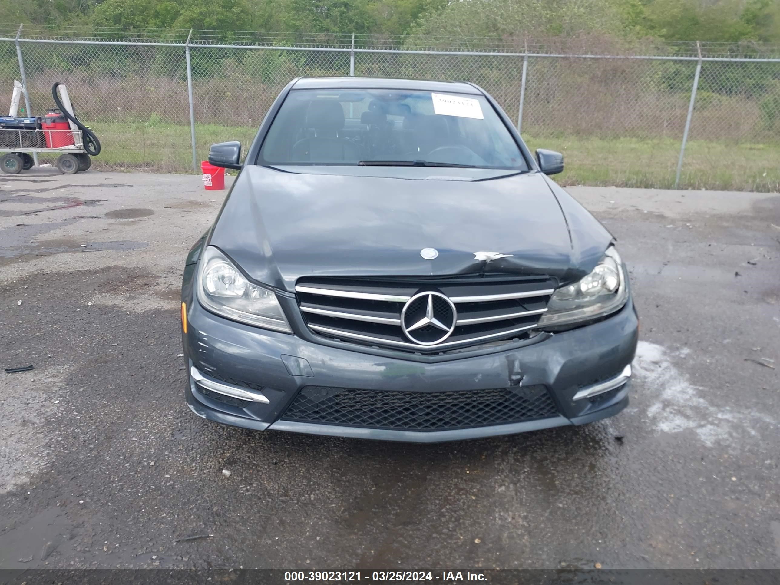 Photo 5 VIN: WDDGF4HB4EA942568 - MERCEDES-BENZ NULL 