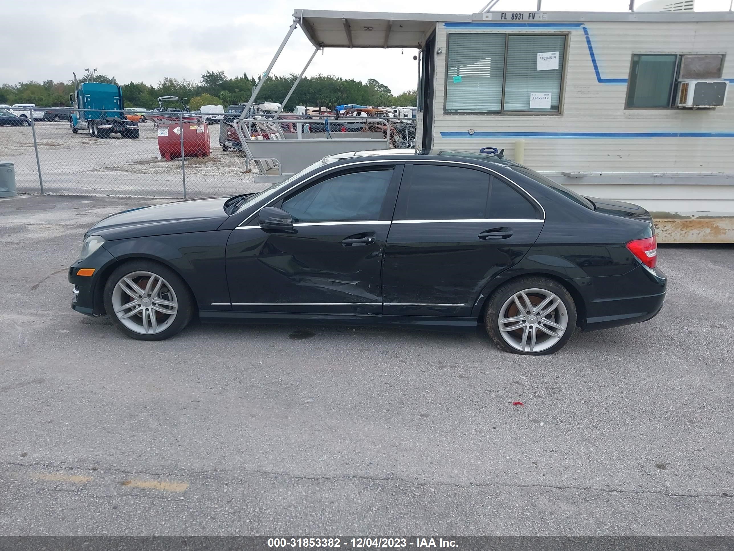 Photo 13 VIN: WDDGF4HB4ER314267 - MERCEDES-BENZ C-KLASSE 