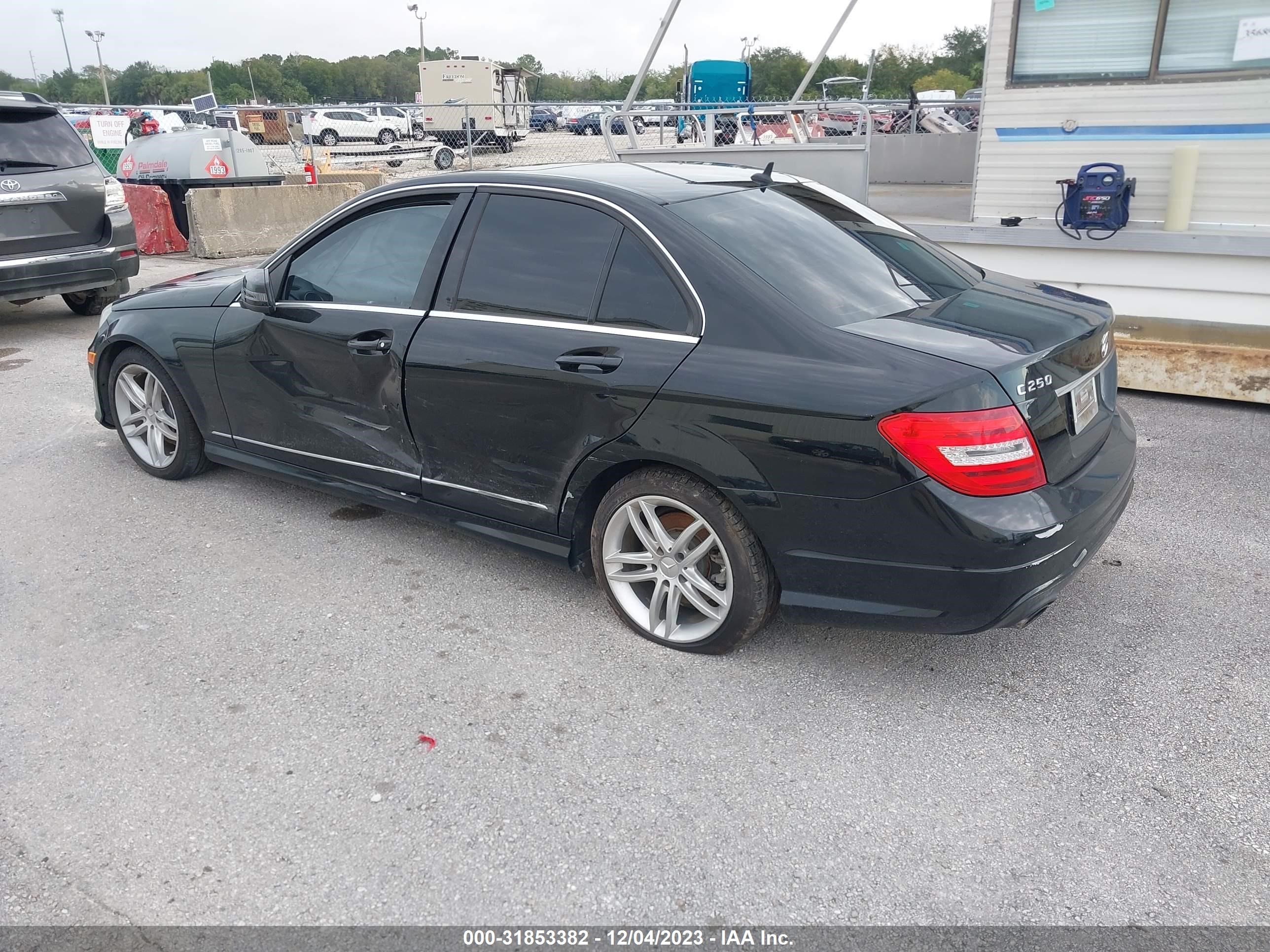 Photo 2 VIN: WDDGF4HB4ER314267 - MERCEDES-BENZ C-KLASSE 