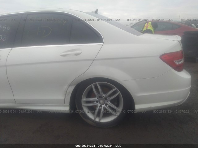 Photo 5 VIN: WDDGF4HB5CA653972 - MERCEDES-BENZ C-CLASS 