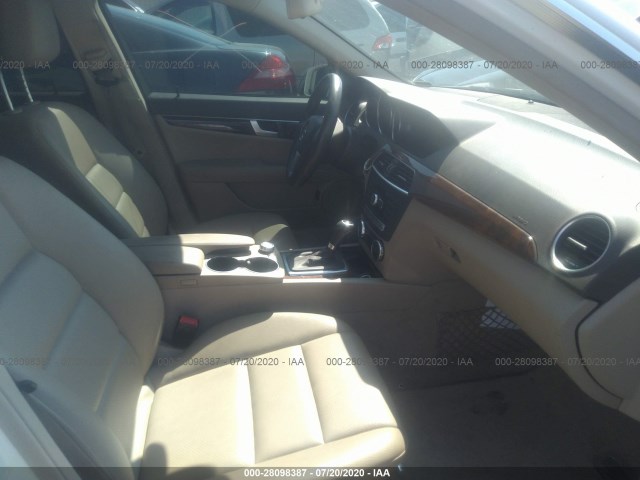 Photo 4 VIN: WDDGF4HB5CR195416 - MERCEDES-BENZ C-CLASS 