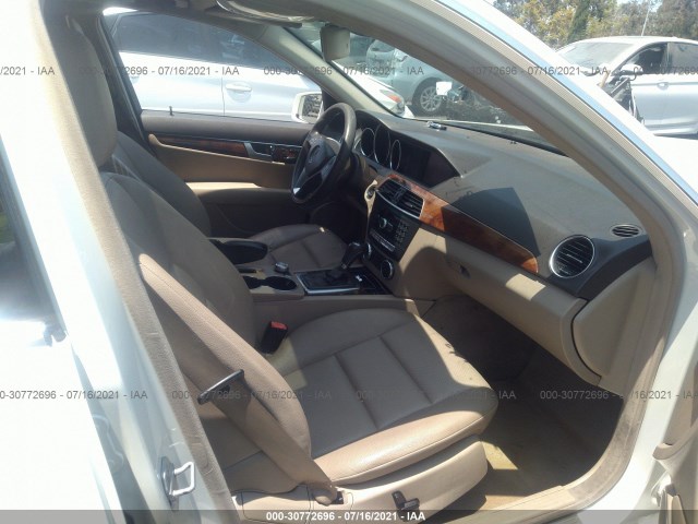 Photo 4 VIN: WDDGF4HB5CR218757 - MERCEDES-BENZ C-CLASS 