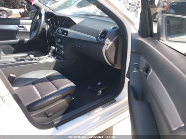 Photo 4 VIN: WDDGF4HB5DA748517 - MERCEDES-BENZ C 250 