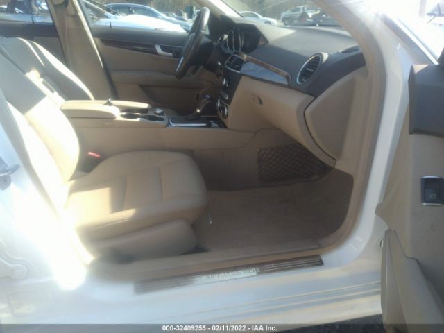 Photo 4 VIN: WDDGF4HB5DA749618 - MERCEDES-BENZ C-CLASS 