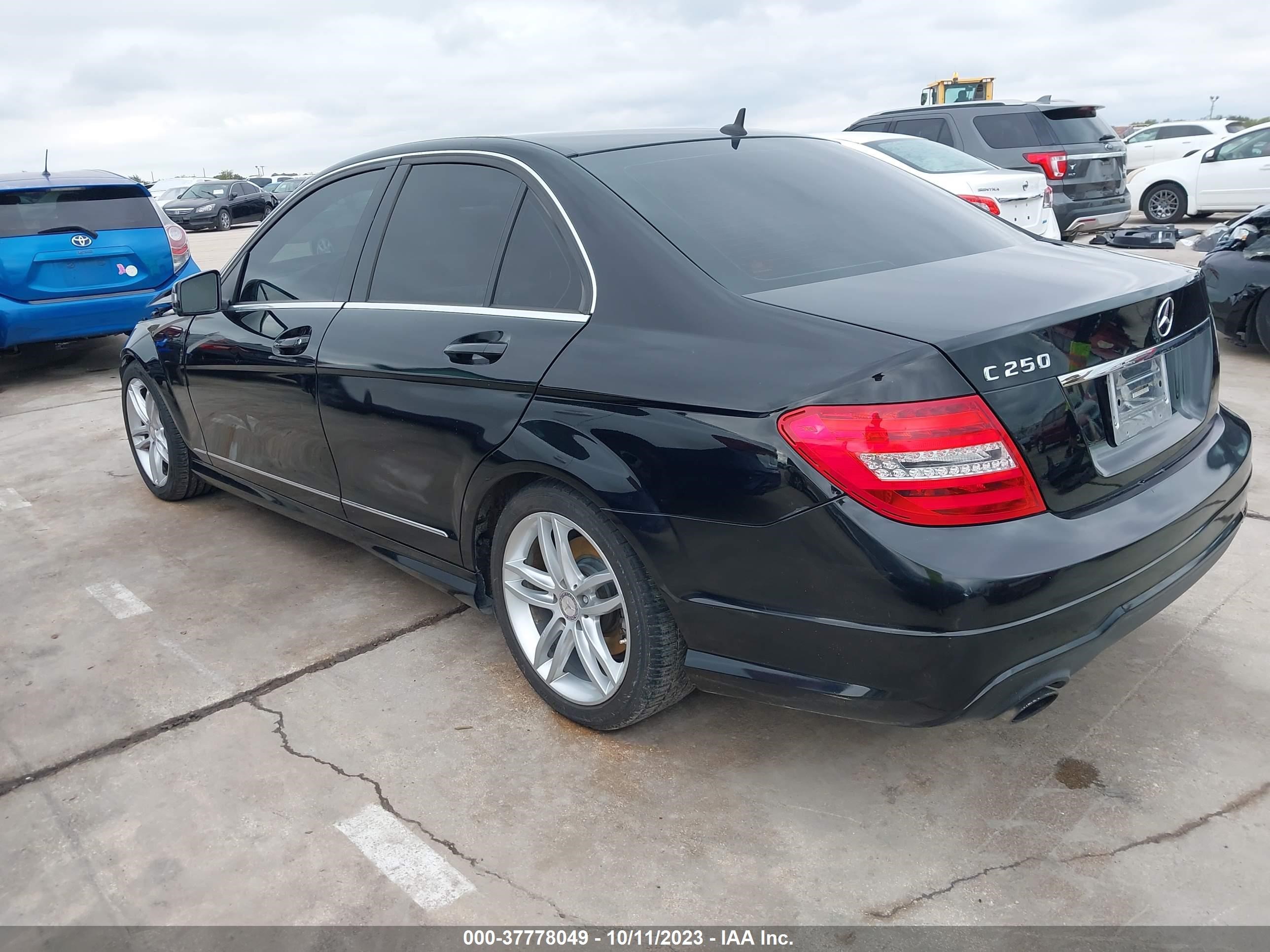 Photo 2 VIN: WDDGF4HB5DA756391 - MERCEDES-BENZ C-KLASSE 