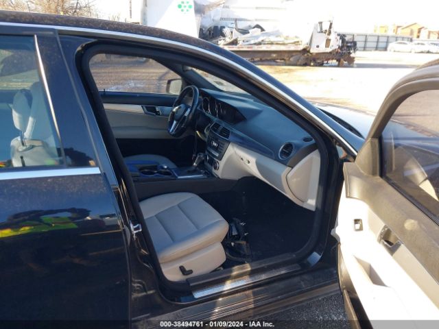 Photo 4 VIN: WDDGF4HB5DR243062 - MERCEDES-BENZ C 250 