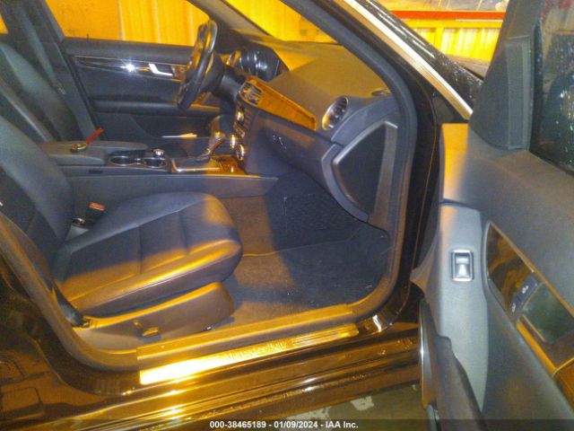 Photo 4 VIN: WDDGF4HB5DR258029 - MERCEDES-BENZ C 250 