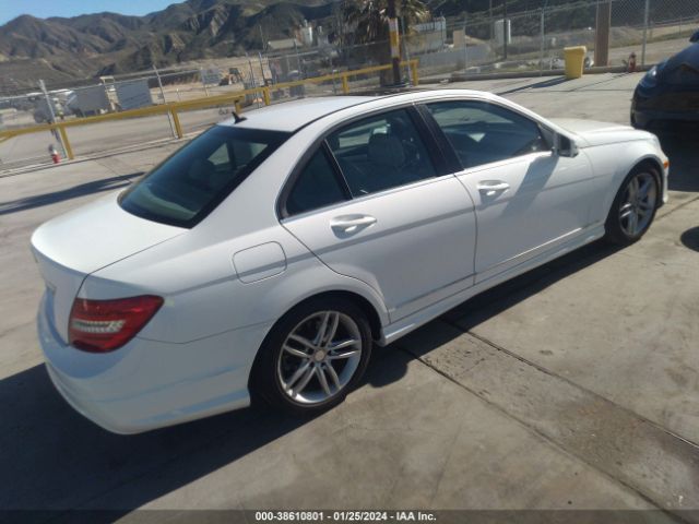 Photo 3 VIN: WDDGF4HB5DR275400 - MERCEDES-BENZ C 250 