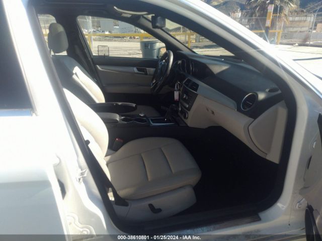 Photo 4 VIN: WDDGF4HB5DR275400 - MERCEDES-BENZ C 250 