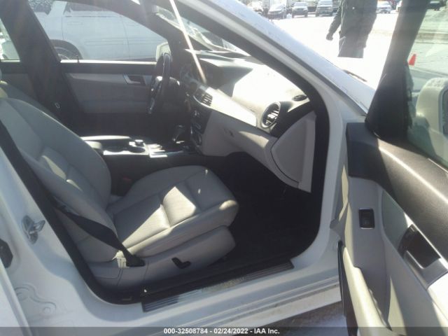 Photo 4 VIN: WDDGF4HB5EA950226 - MERCEDES-BENZ C-CLASS 