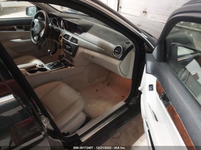 Photo 4 VIN: WDDGF4HB5EG255242 - MERCEDES-BENZ C 250 