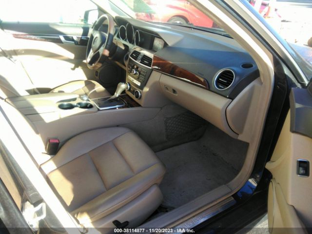 Photo 4 VIN: WDDGF4HB6CA720840 - MERCEDES-BENZ C 250 