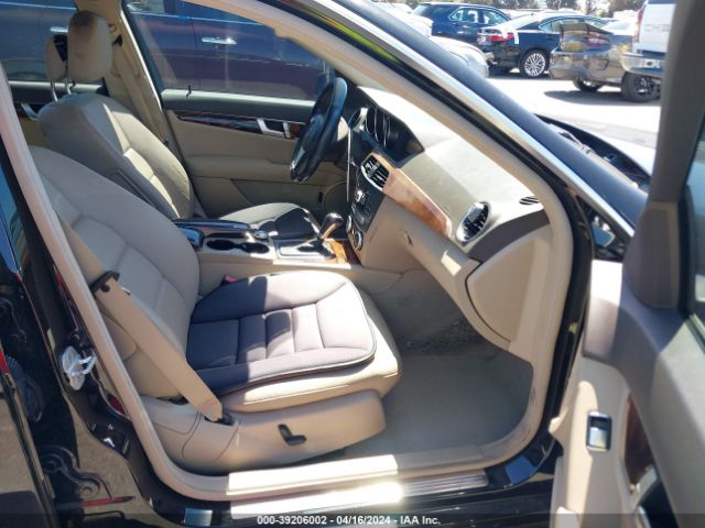 Photo 4 VIN: WDDGF4HB6CR197563 - MERCEDES-BENZ C-CLASS 