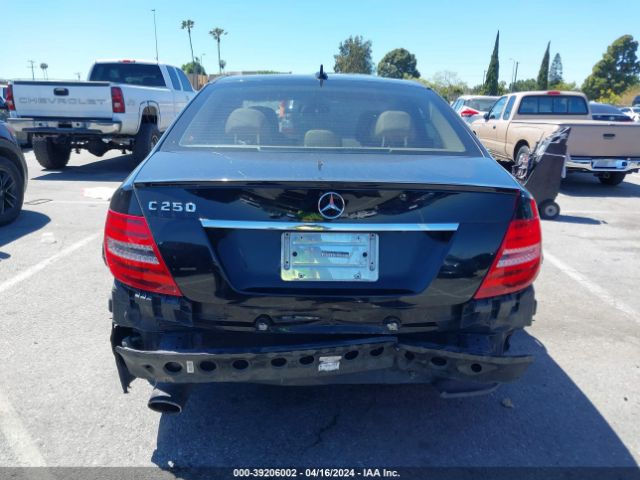 Photo 5 VIN: WDDGF4HB6CR197563 - MERCEDES-BENZ C-CLASS 