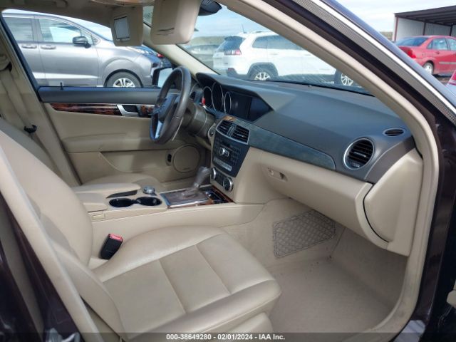 Photo 4 VIN: WDDGF4HB6CR232828 - MERCEDES-BENZ C 250 