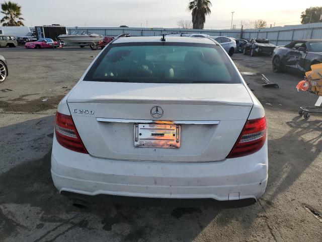 Photo 5 VIN: WDDGF4HB6CR237561 - MERCEDES-BENZ C-CLASS 