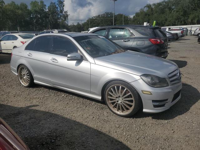 Photo 3 VIN: WDDGF4HB6DA827405 - MERCEDES-BENZ C 250 